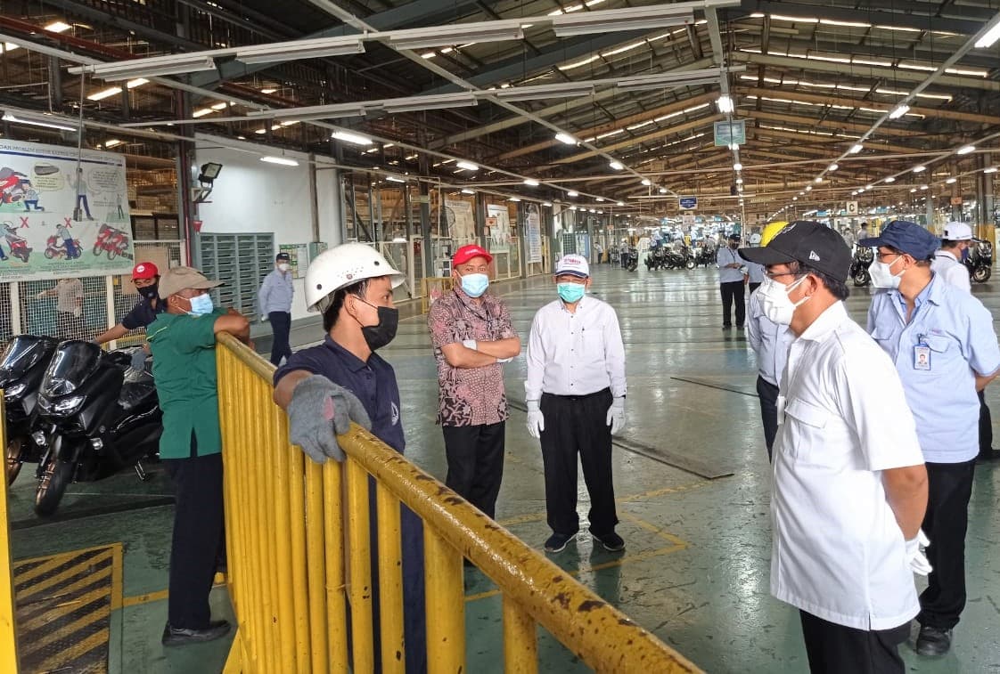 Industri Esensial Bisa Uji Coba Operasi Penuh