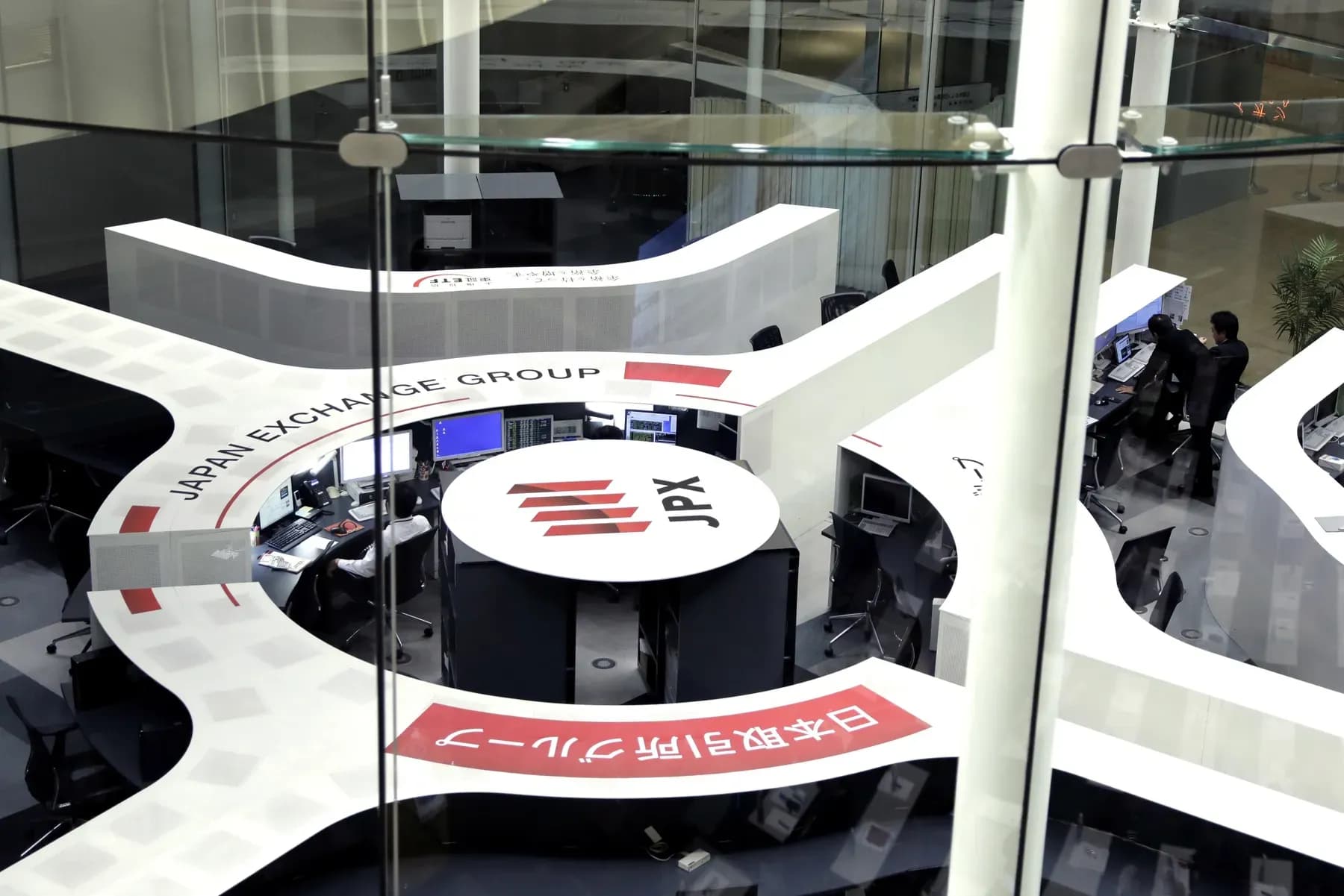 Indeks Nikkei Melonjak 1,65 Persen