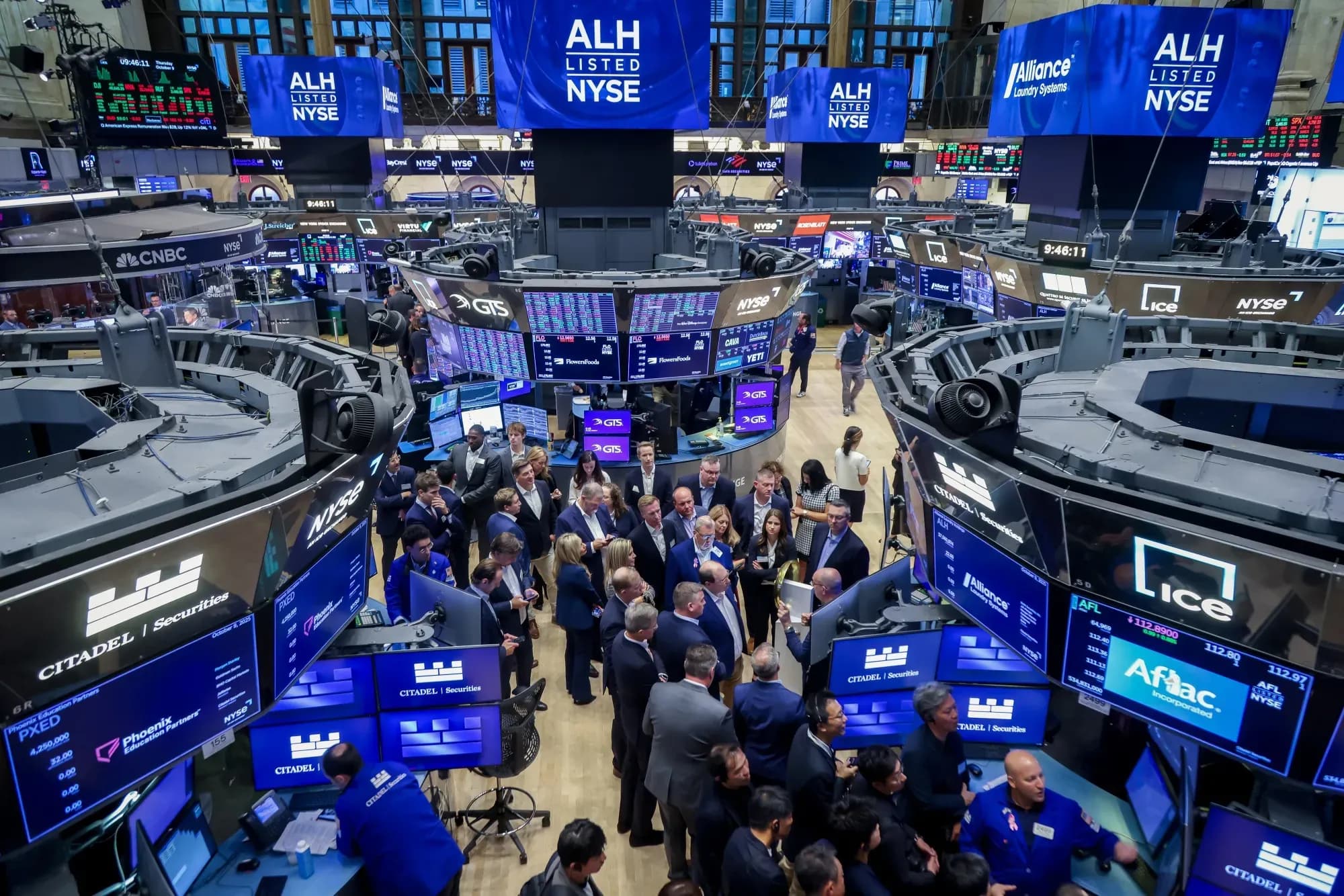 Wall Street Melemah Dipicu Anjloknya Saham Walmart