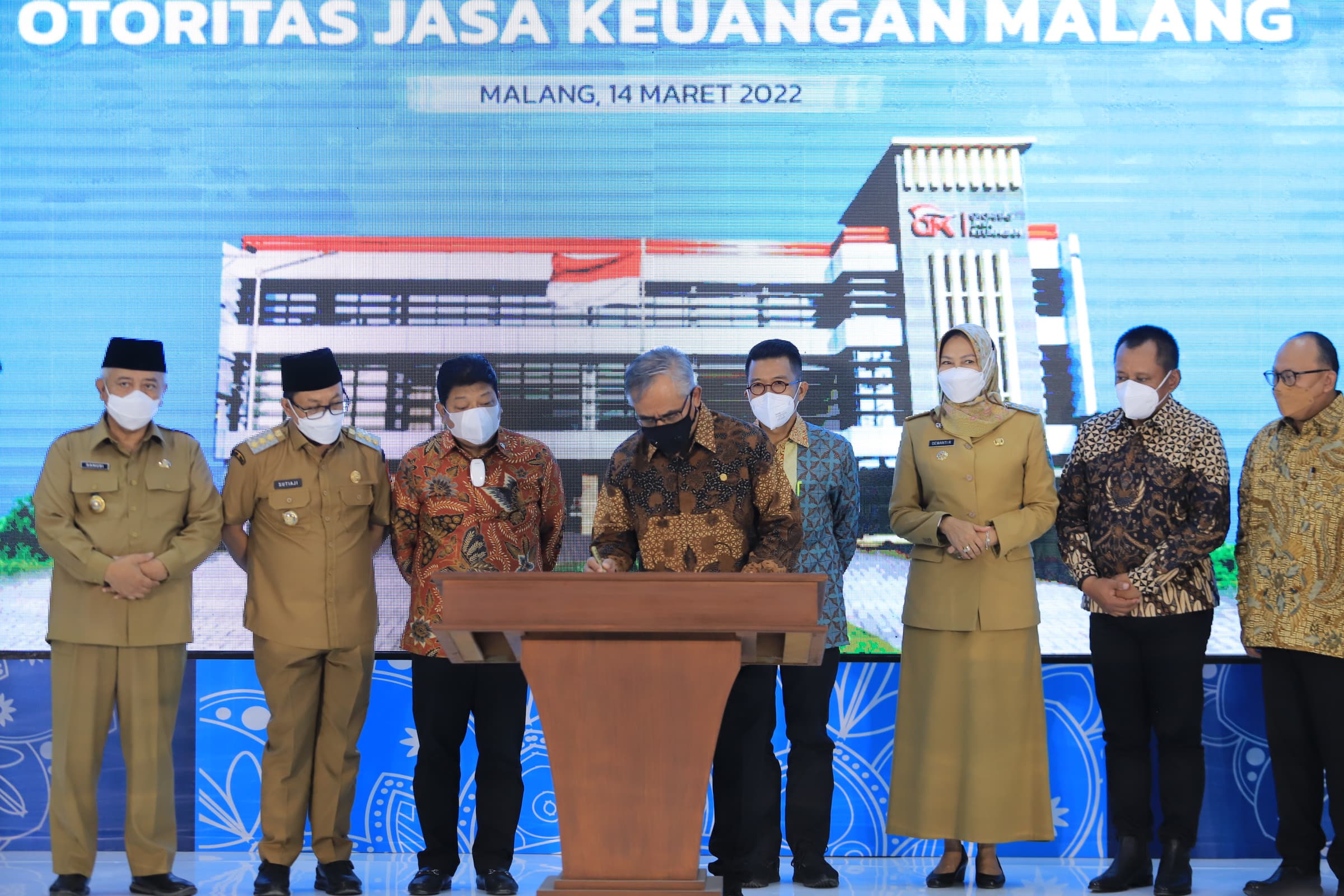 Tingkatkan Pembiayaan Terjangkau Bagi UMKM, OJK Resmikan Kantor di Malang