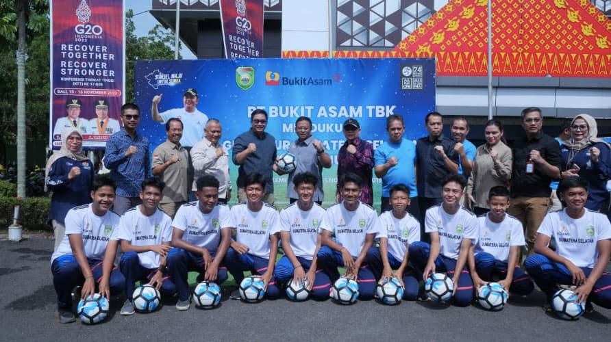 PTBA Beri Bantuan untuk Dukung Kemajuan Sepak Bola di Sumsel