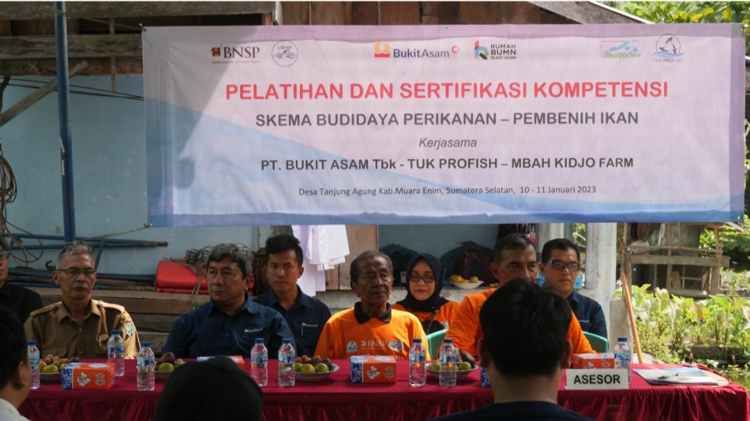 PTBA Gelar Pelatihan Budidaya Perikanan untuk Masyarakat Sekitar Tambang
