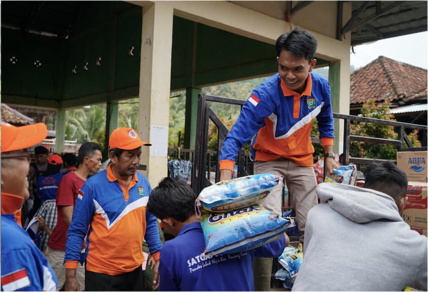PTBA Gerak Cepat Bantu Korban Bencana Banjir di Muara Enim dan Lahat