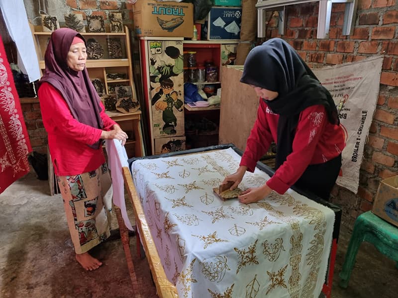 PTBA Sukses Perluas Jangkauan Pemasaran UMK Batik Binaan
