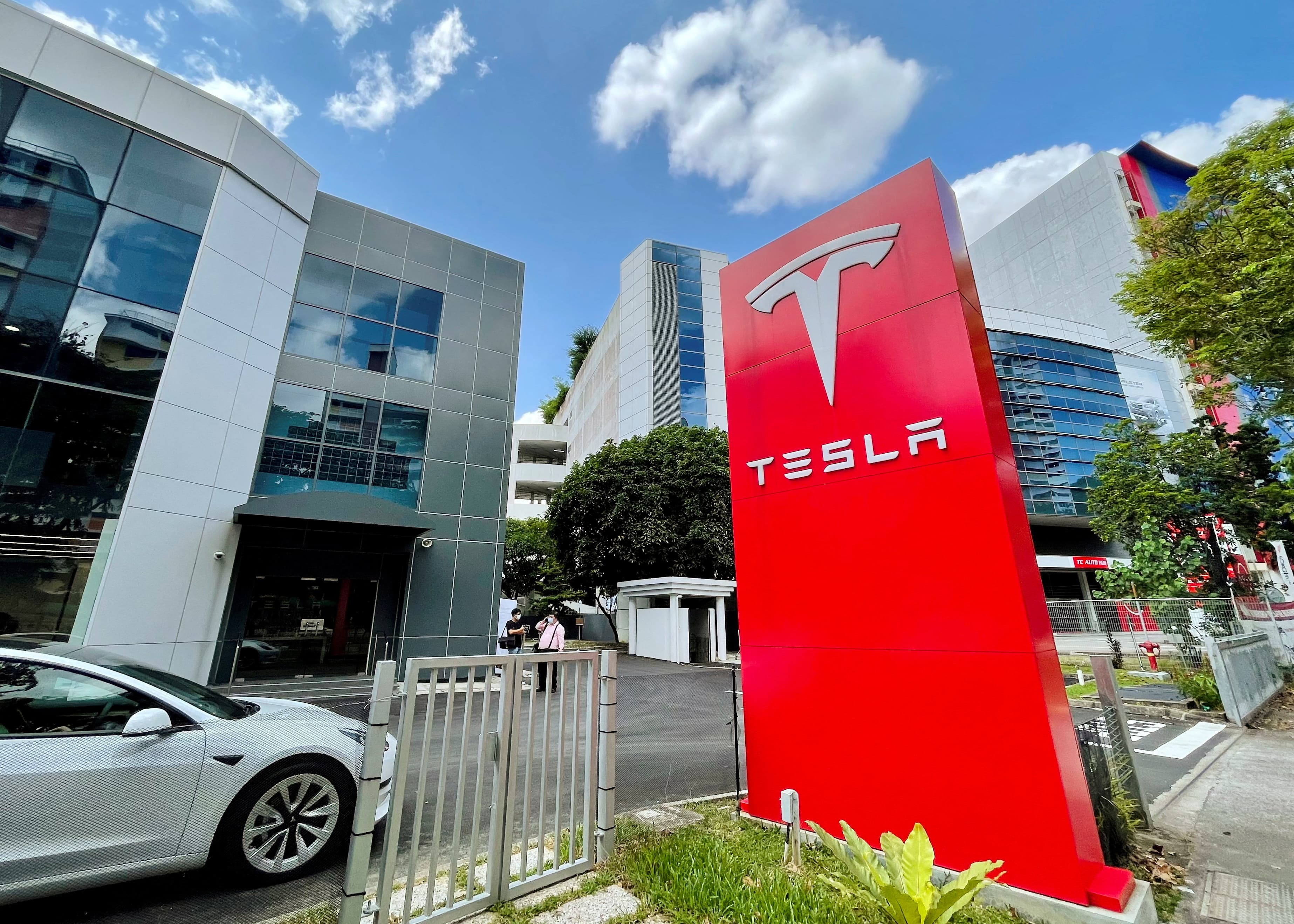 Tesla Pangkas Harga Mobil Elektrik di Singapura