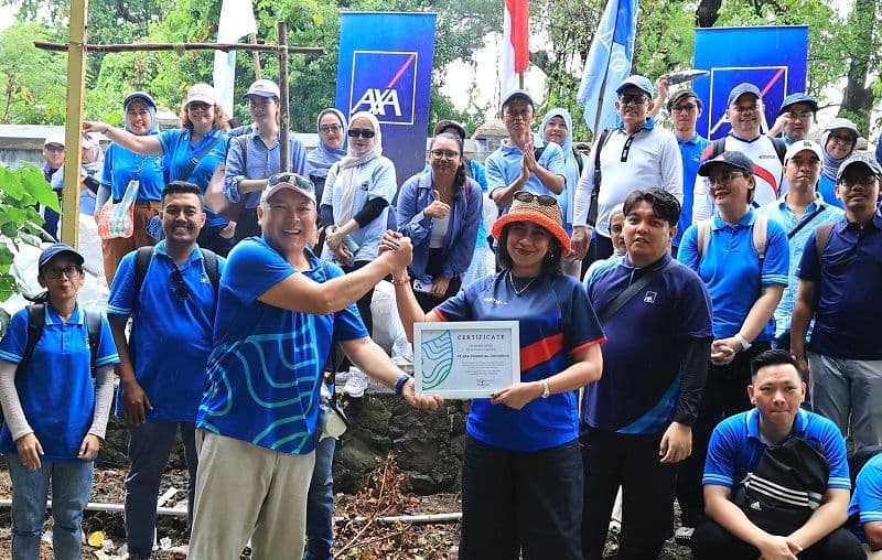 AXA Financial Indonesia Tutup Rangkaian AFI Berbagi - Beach Clean-Up Dengan Kegiatan Bersih Pantai di Pulau Damar