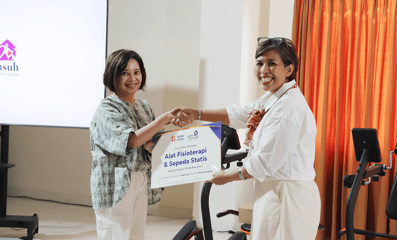 Bank Saqu Serahkan Bantuan Fasilitas Kesehatan untuk Lansia di Yayasan Graha Bina Asuh 