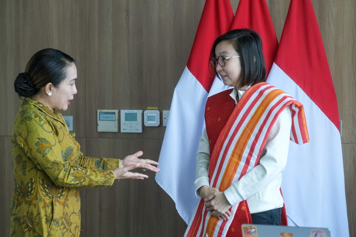 Wamen Ekraf Dorong Penguatan Identitas Tenun Sumba Barat Daya 