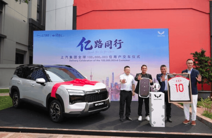 Wuling Serahkan Unit Perdana EKSION di Indonesia, SAIC Group Catat Pengiriman 100 Juta Kendaraan Secara Global