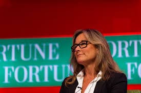 Ahrendts Segera Tinggalkan Apple