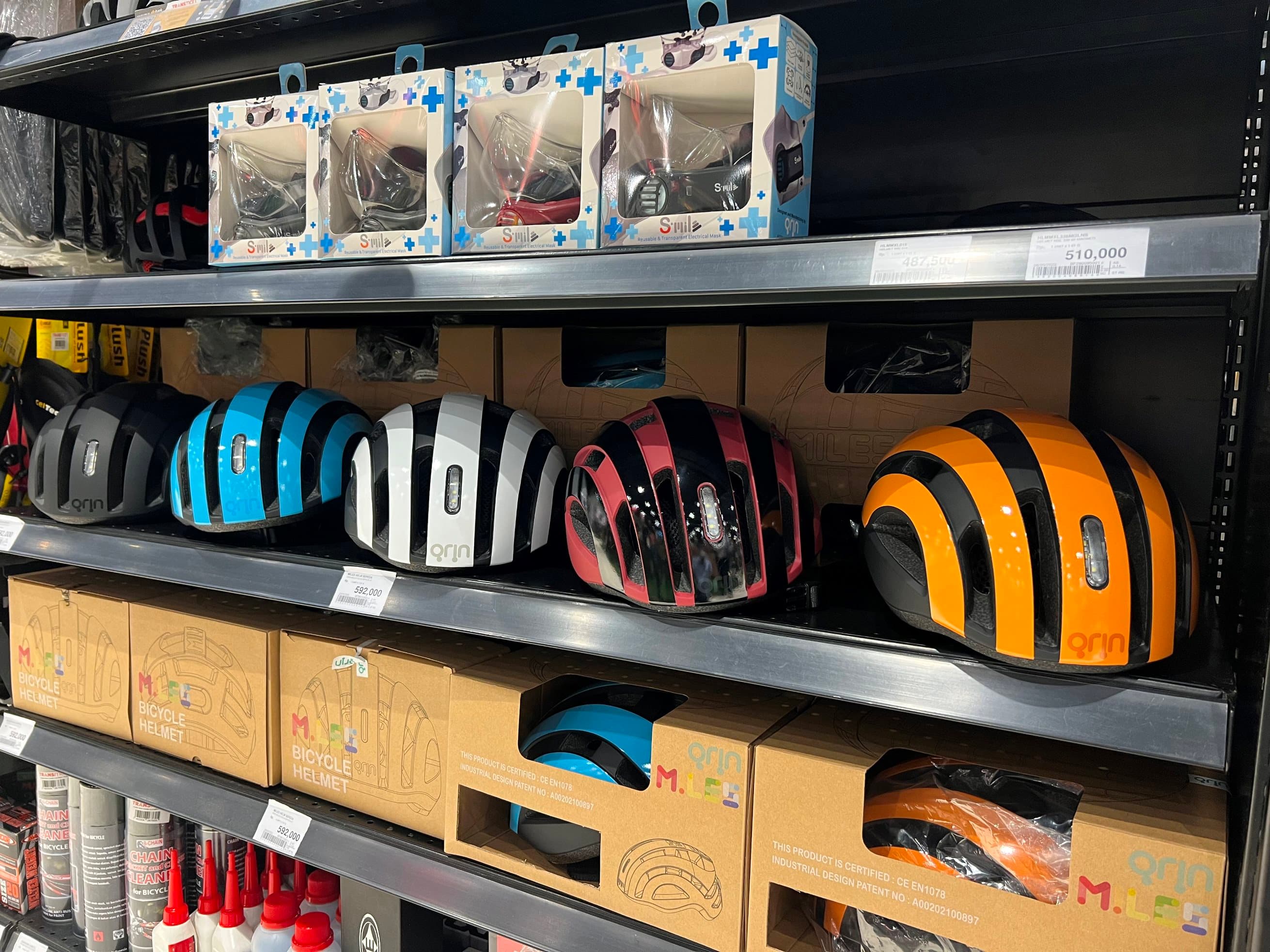 Jalin Kerja Sama dengan Transmart, Anak Usaha Astra Otoparts Hadirkan Produk Helm dan Masker Elektrik