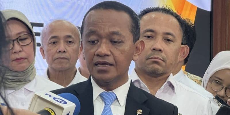 Bahlil Beri Ruang Bisnis Buat KopDes Merah Putih Jadi Sub Pangkalan LPG 3 Kg