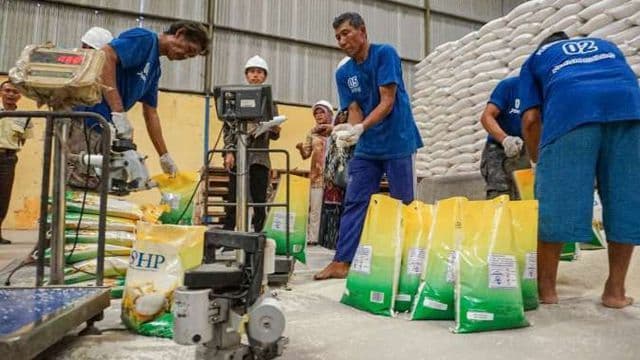 Bos Bulog Pastikan Beras Yang Disalurkan Untuk Masyarakat Papua Aman dan Higienis