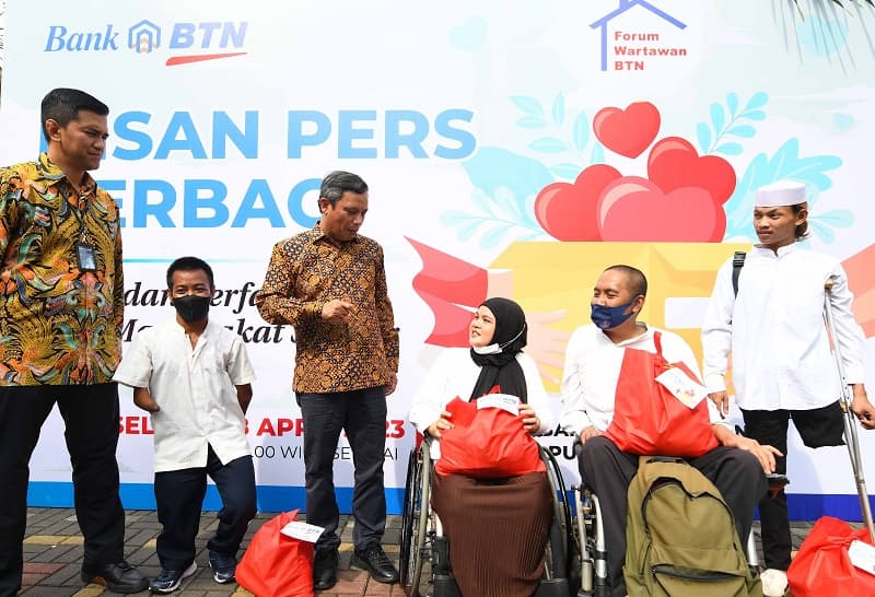 BTN dan Insan Pers Berbagi Paket Sembako