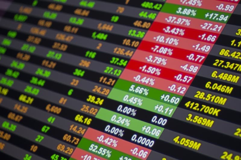 Sektor Perdagangan Merah, IHSG Melesu ke Level 5825