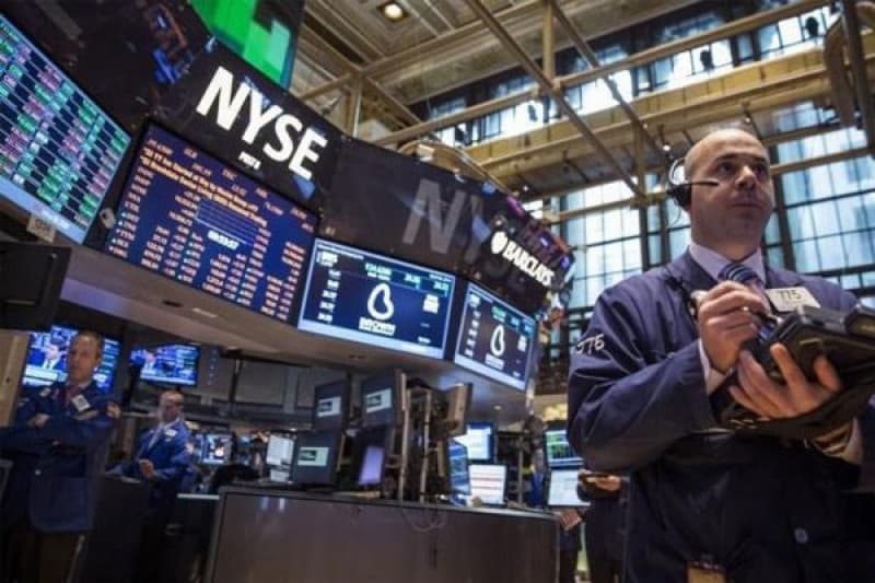 Dow Kembali Rekor di Saat Wall Street Berakhir Bervariasi Akibat Kudeta di Turki