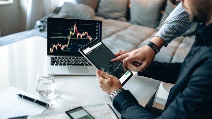 ANALIS MARKET (24/8/2026): Waspadai Koreksi Jangka Pendek 