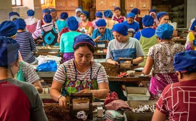 Imbas Kenaikan Tarif CHT, 5000 Pekerja Pabrik Rokok di Jatim Jadi Pengangguran