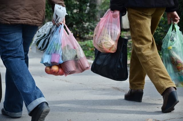 Pelaku Industri Tolak Penerapan Cukai Kantong Plastik