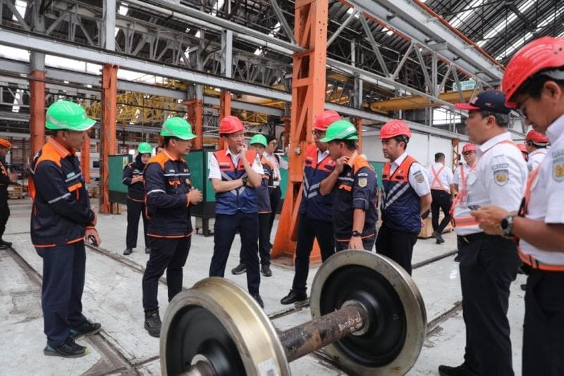 Kunker ke Balai Yasa Manggarai, Dirut KAI Pastikan Kesiapan Operasional Jelang Nataru