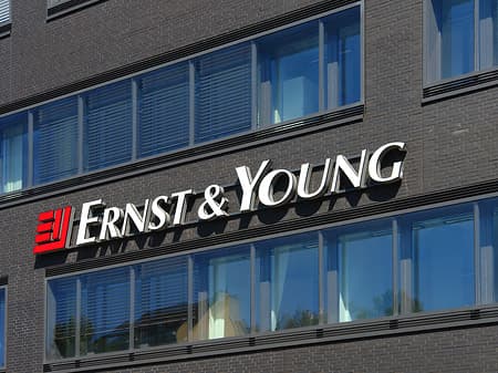Ernst & Young Berhentikan 3.000 Karyawan