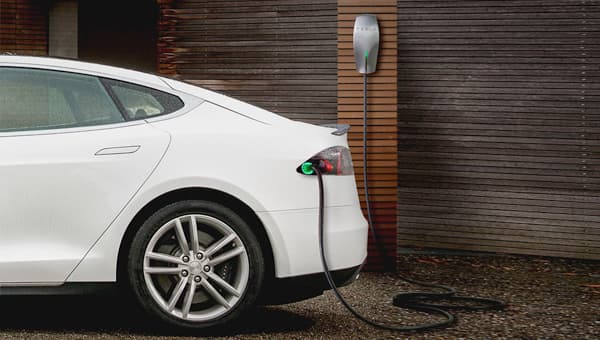 PLN Beri Diskon Tarif Listrik 30 Persen Bagi Pemilik Mobil Listrik