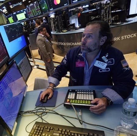 Wall Street Lanjutkan Pelemahan