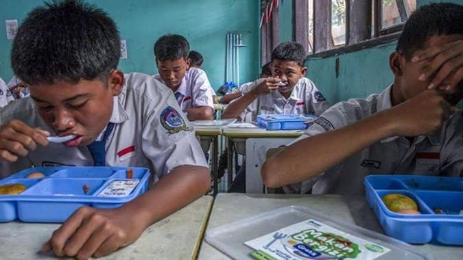 Menaker Sebut Program MBG Serap Tenaga Kerja Cukup Besar