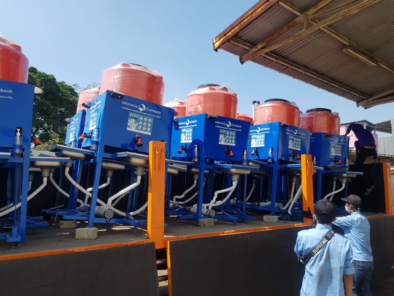 LPEI Berikan Bantuan Alat Pendukung Protokol Kesehatan Kepada Pelaku Usaha