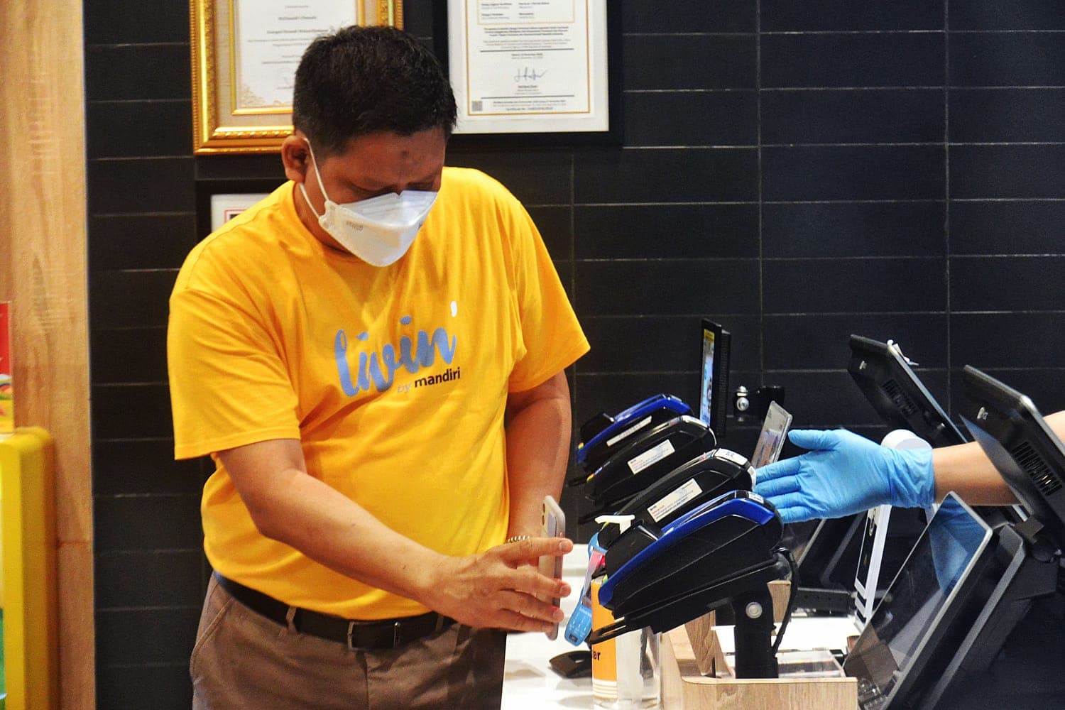 Ulang Tahun ke-23, Bank Mandiri Bagi-Bagi BMW Hingga Yamaha NMax