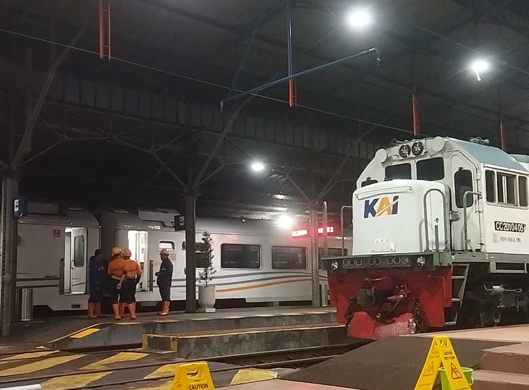 Banjir di Semarang, Perjalanan Kereta Api Melalui Jalur Pantura Alami Keterlambatan