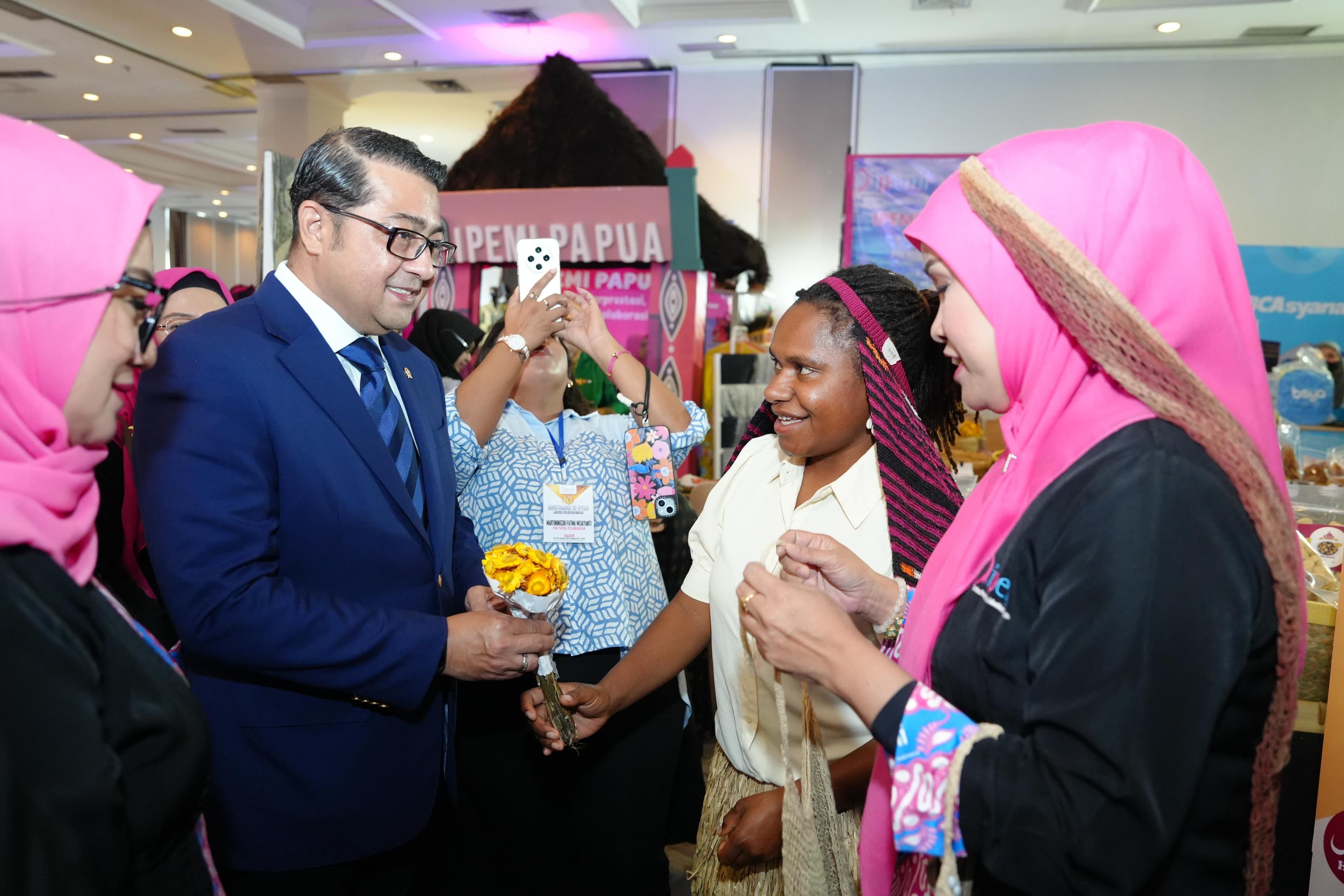 Menteri Ekraf Dukung Inovasi UMKM Fesyen Muslim Tingkatkan Daya Saing