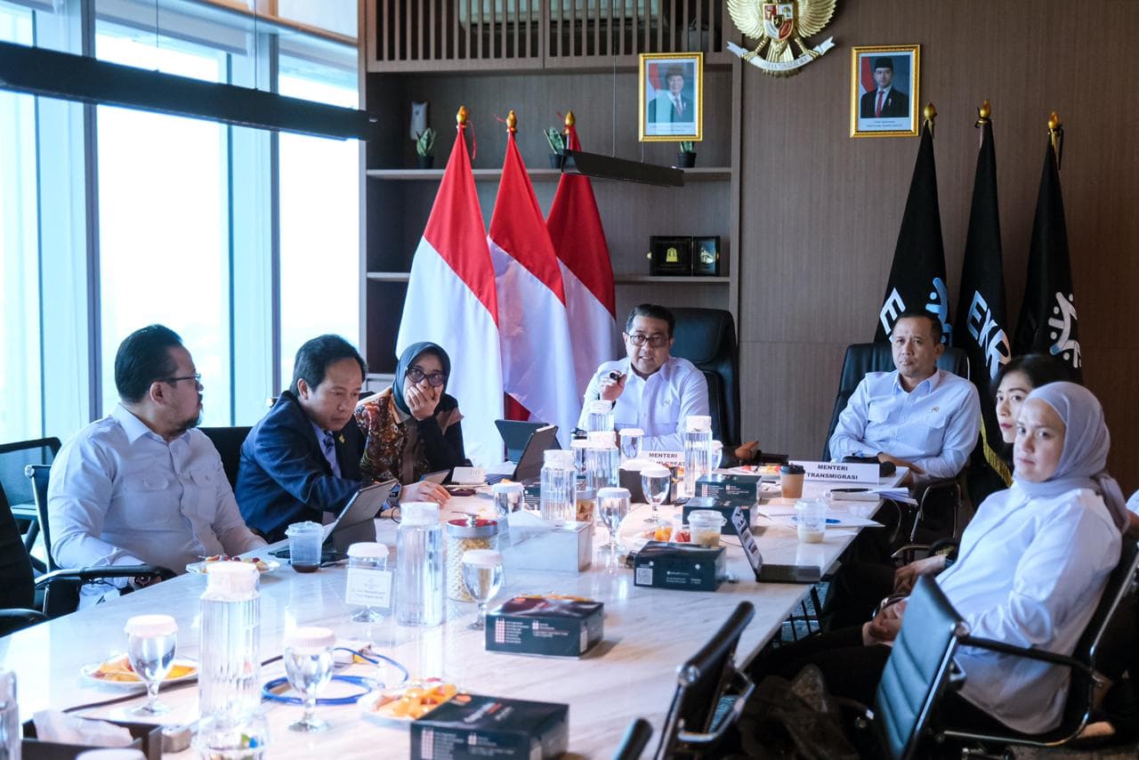 Menteri Ekraf dan Mentrans Bahas Penguatan Ekraf di Kawasan Transmigrasi