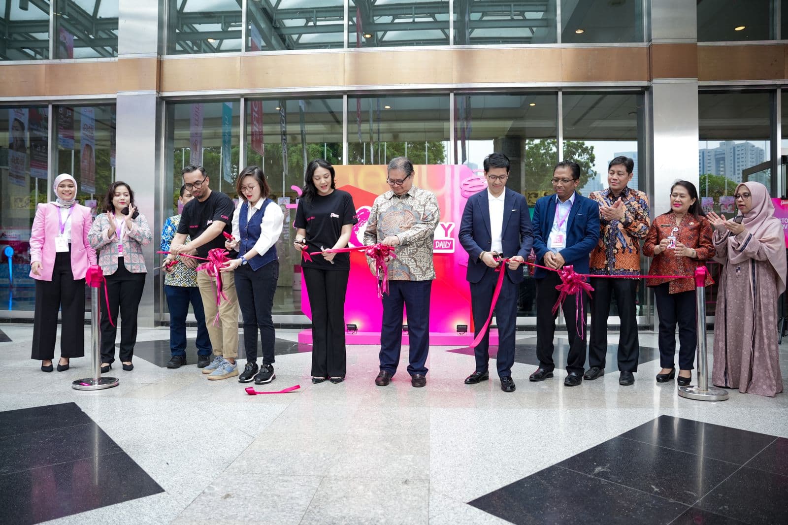 Wamen Ekraf Turut Buka Jakarta x Beauty 2025