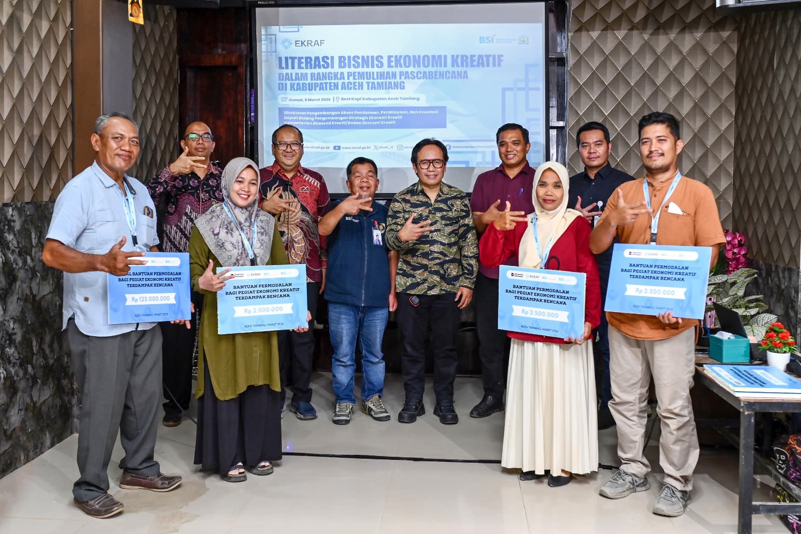 Kementerian Ekraf dan BSI Salurkan Bantuan Pegiat Ekraf di Aceh Tamiang