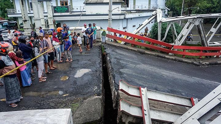 Menteri PUPR Ingin Mengganti Puluhan Jembatan Lama di Jawa Tengah