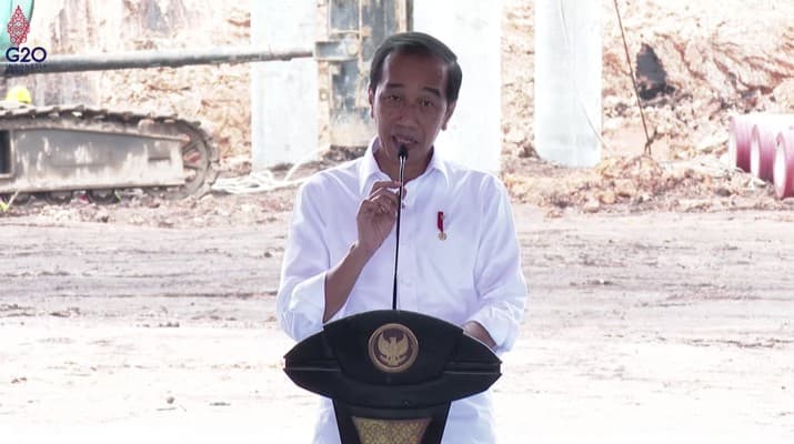 Lepas Ekspor Perdana Alumina, Jokowi Ingatkan Pentingnya Hilirisasi Industri