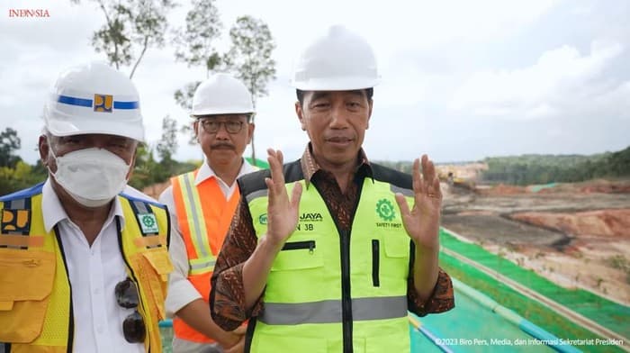 Jokowi Targetkan Pembangunan Jalan Tol Balikpapan-Kawasan Inti IKN Selesai 2024