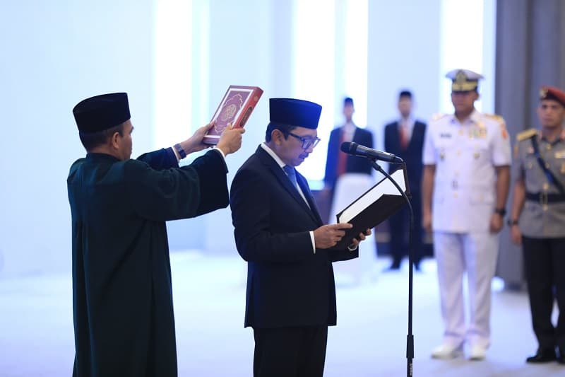 Juda Agung Dilantik sebagai Anggota Dewan Komisioner OJK Ex-officio Bank Indonesia