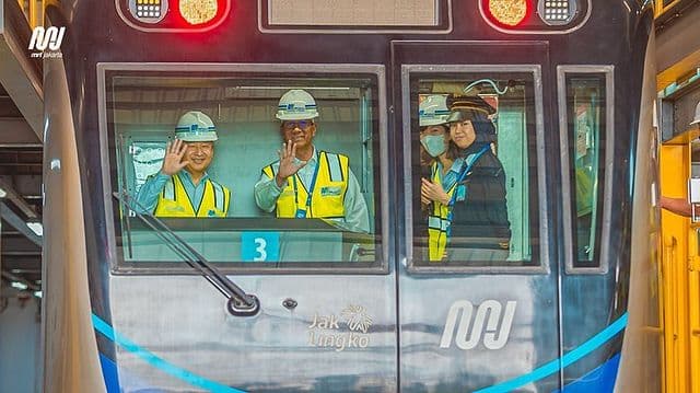 Kaisar Jepang Kunjungi Depo MRT di Lebak Bulus