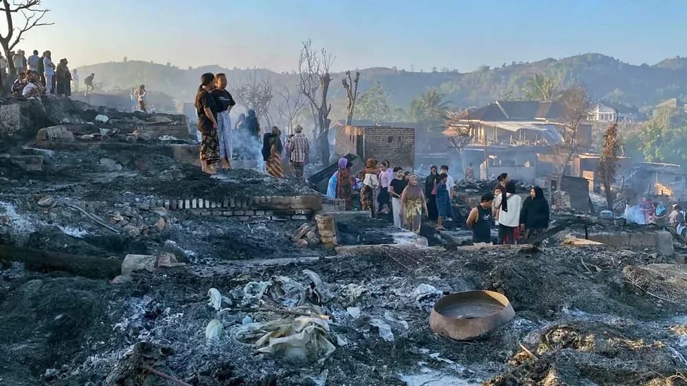 Bantuan Kemensos ke Korban Kebakaran Desa Adat Sade, Restorasi Rumah Disiapkan