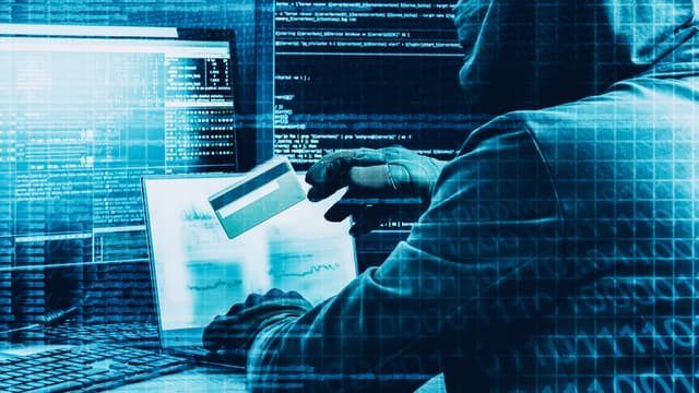 OJK Peringatkan: Jangan Asal Klik, Dompet Bisa Terkuras!