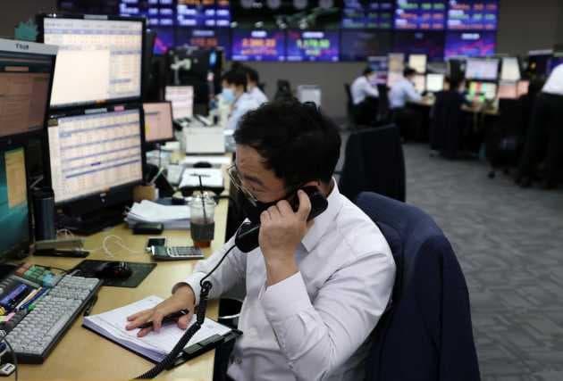 Aksi Ambil Untung Sebabkan Bursa Asia Melemah