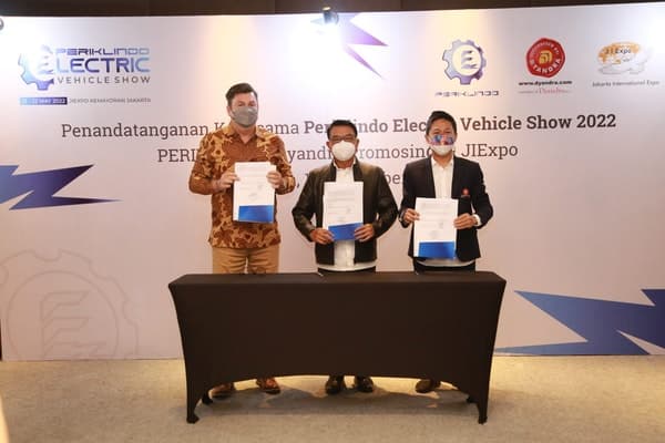 Moeldoko Bawa PERIKLINDO Gendeng Dyandra dan JIExpo Gelar Pameran Kendaraan Listrik 2022