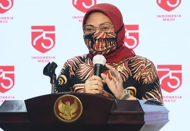 Kemenaker Bagikan Bantuan Program TKM Kepada PKL di Solo