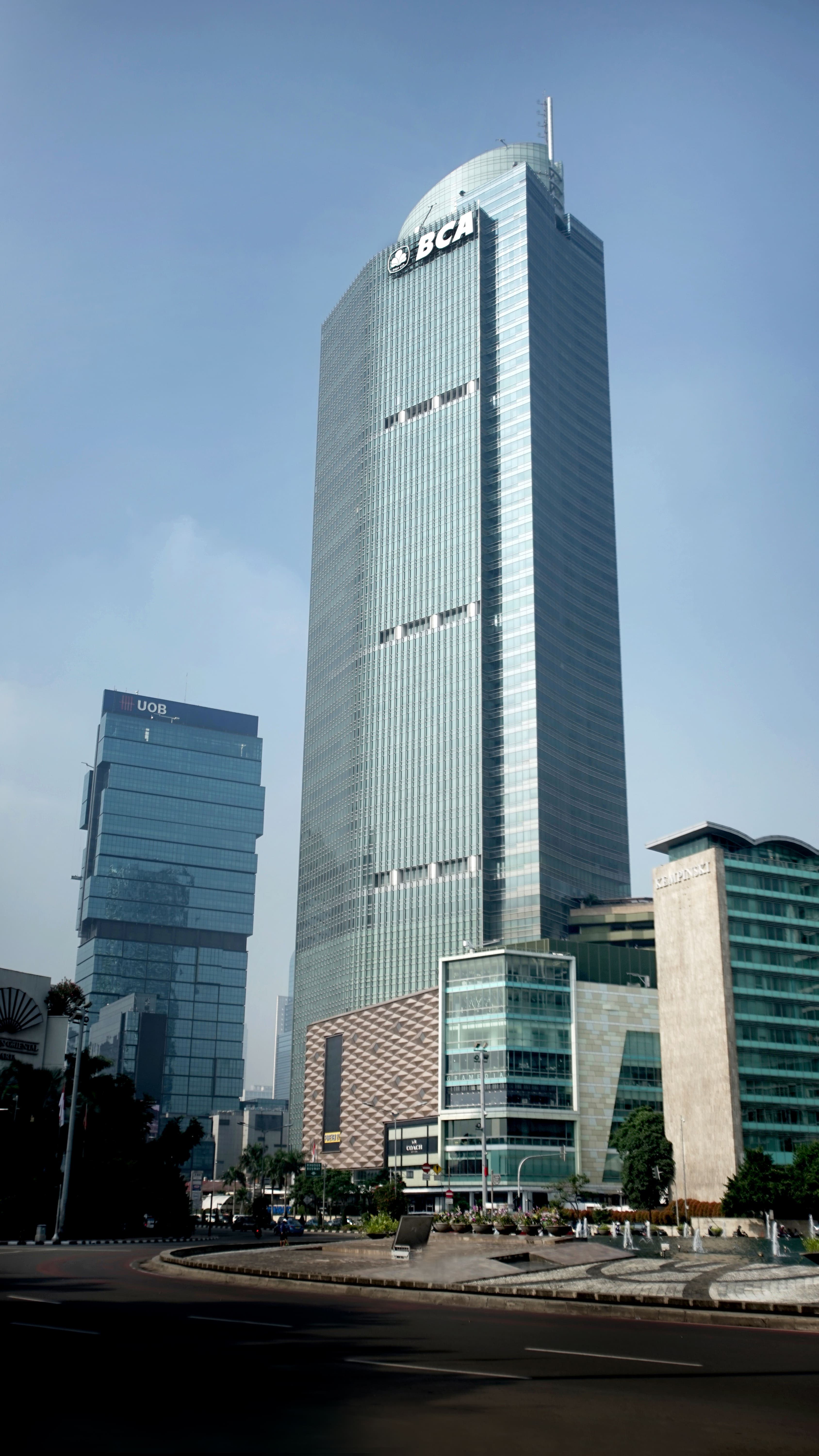 BCA Solitaire dan Prioritas Raih Penghargaan di Ajang Asiamoney Awards 2023