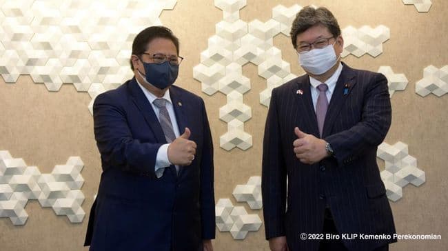 Bertemu Menteri Ekonomi Jepang, Menko Airlangga Bahas Investasi Hingga Pengembangan SDM