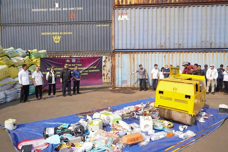 Terima Banyak Keluhan, Menko Airlangga Musnahkan Barang Impor Ilegal Senilai Rp50 Miliar