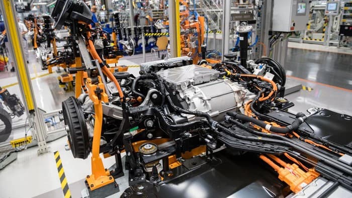 Pertama di ASEAN, RI Siap Produksi Mobil dan Baterai Listrik di 2024