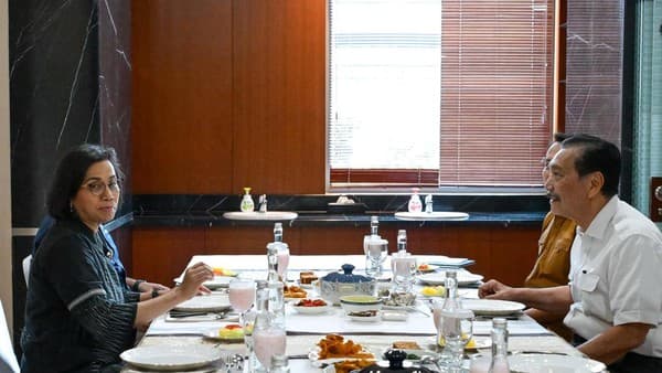 Makan Siang Bareng, Luhut-Sri Mulyani Bahas Investasi Hingga Hilirisasi